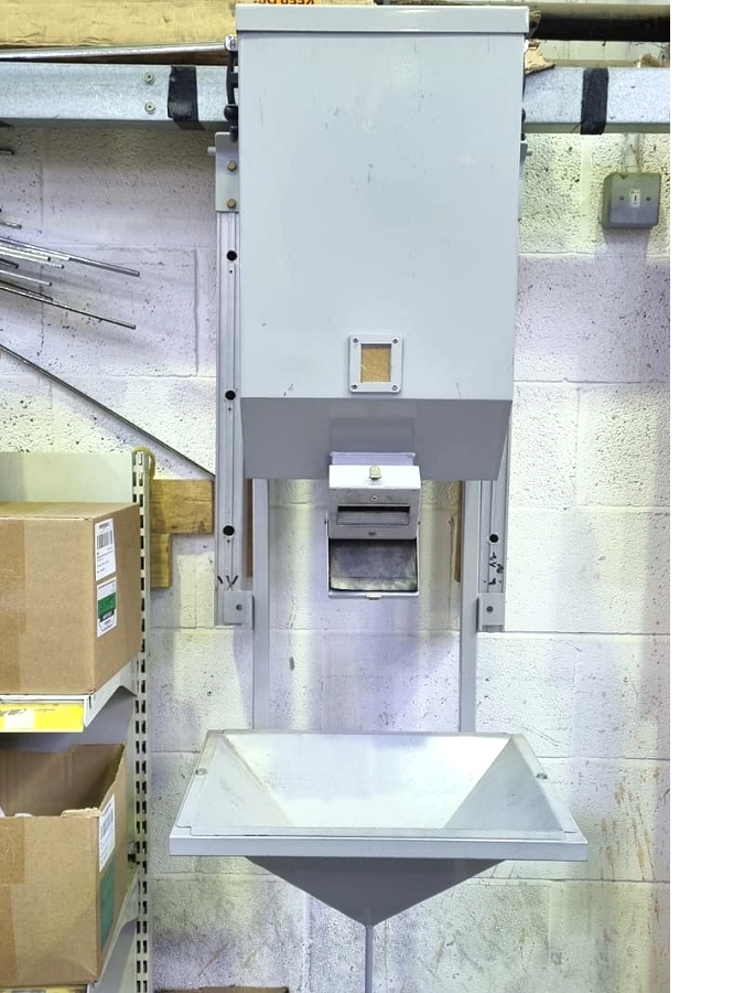 Desiccant dispenser hopper for sale - Photo 1