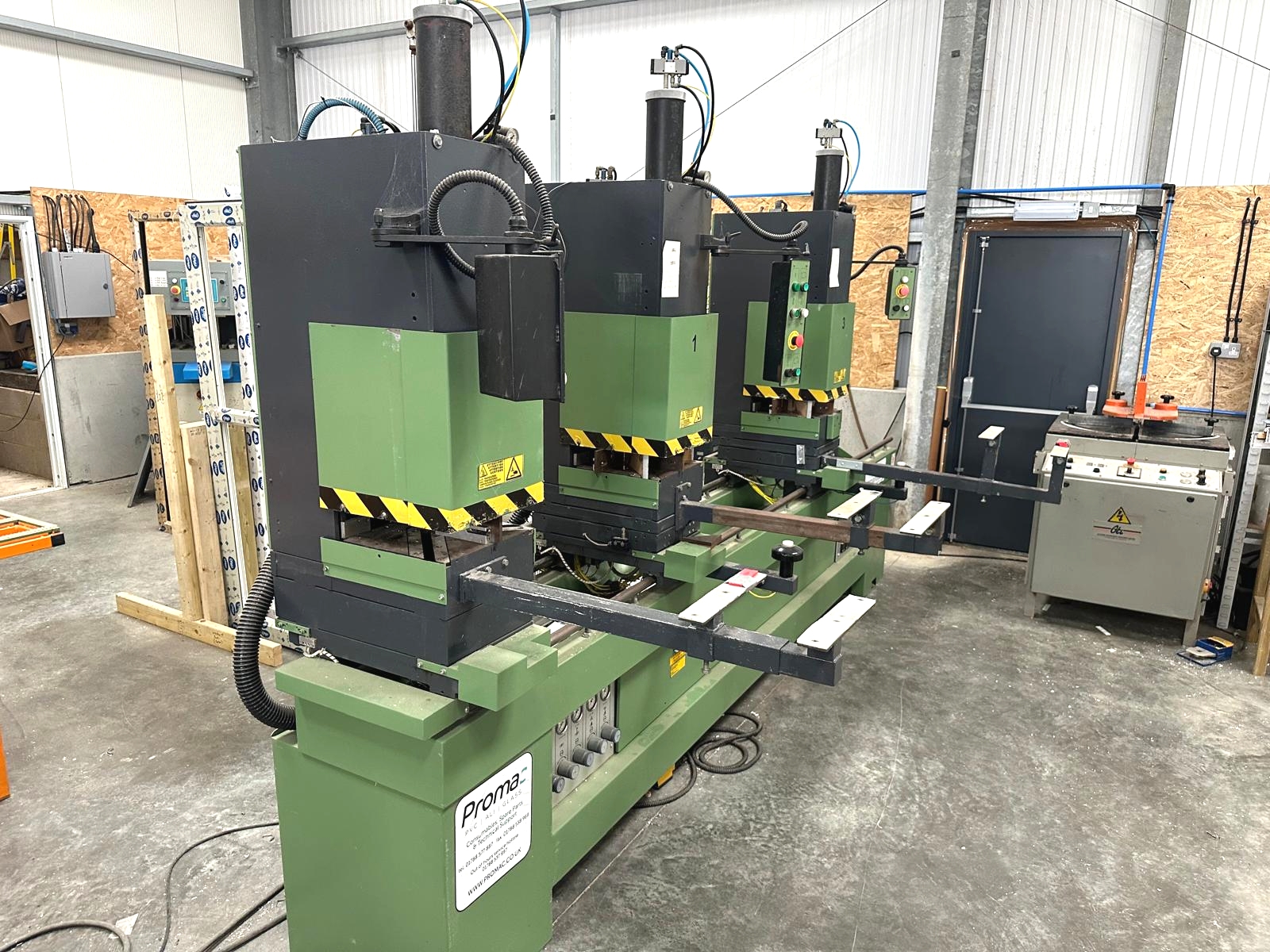Someco 803 3 head welder for sale - Berkshire - Photo 1