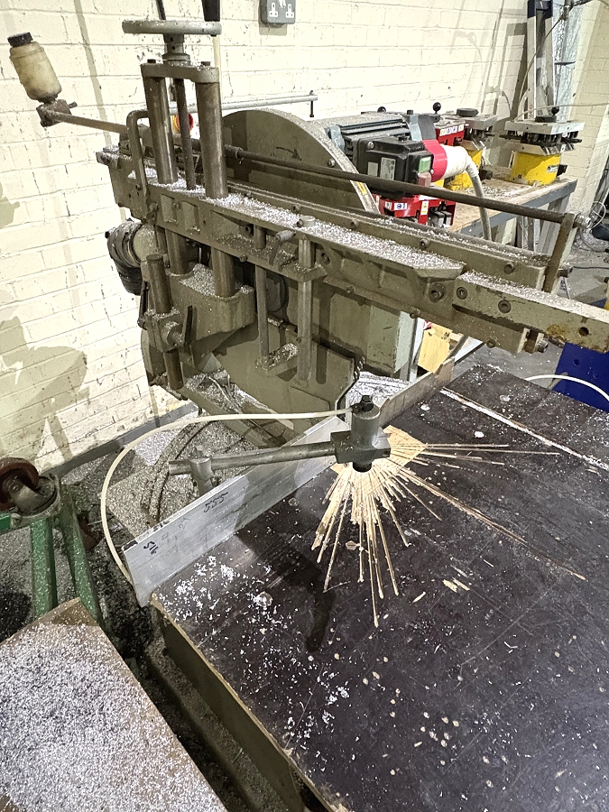 Graule radial arm cross cut pull saw for sale - Photo 1
