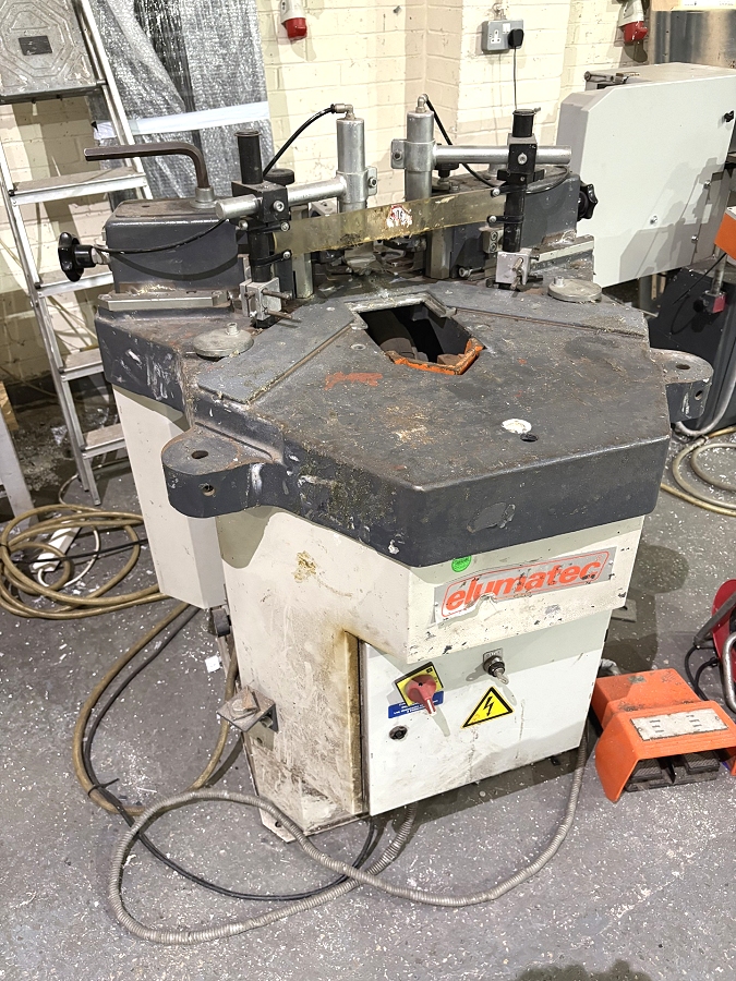 Elumatec aluminium corner crimper for sale - Photo 1