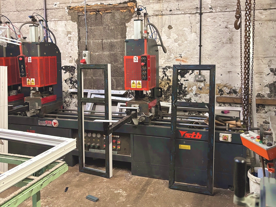 STB SL3UNI 3 head welder - Photo 1