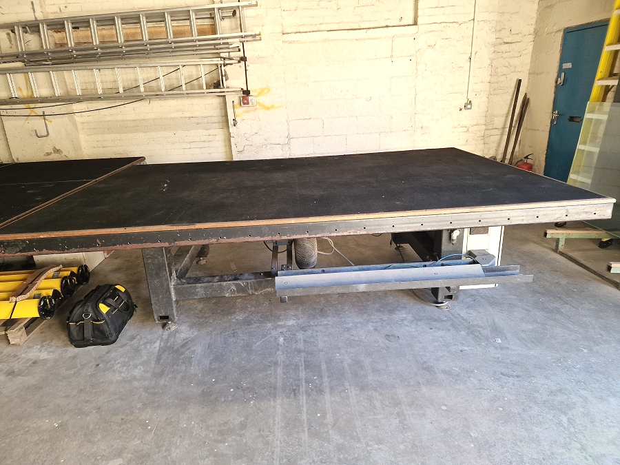 Air floatation glass cutting table - Photo 1